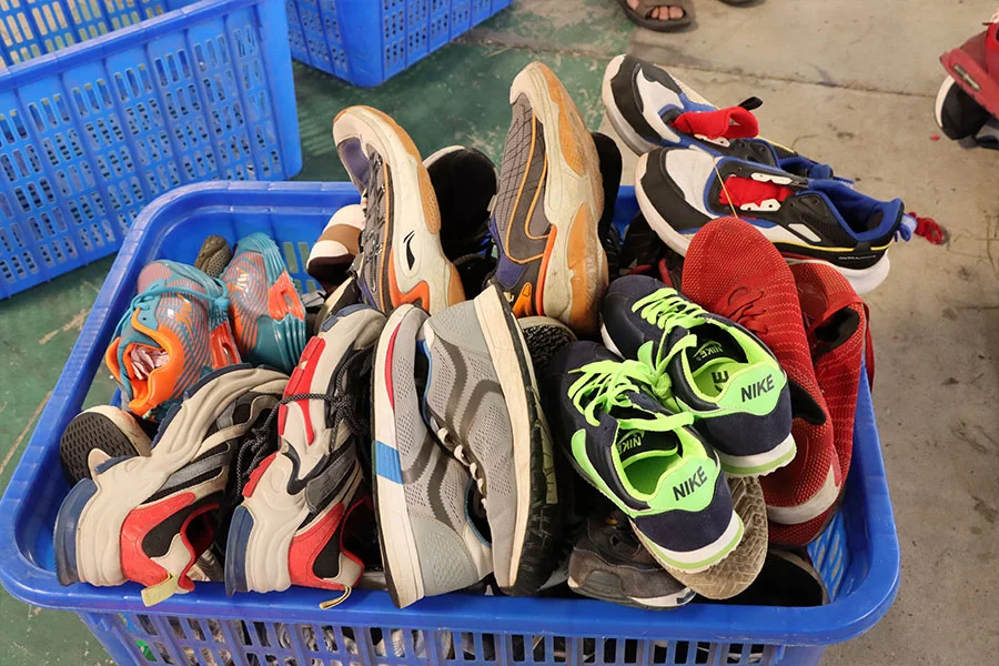 Various brands of high quality and good condition used sneakers