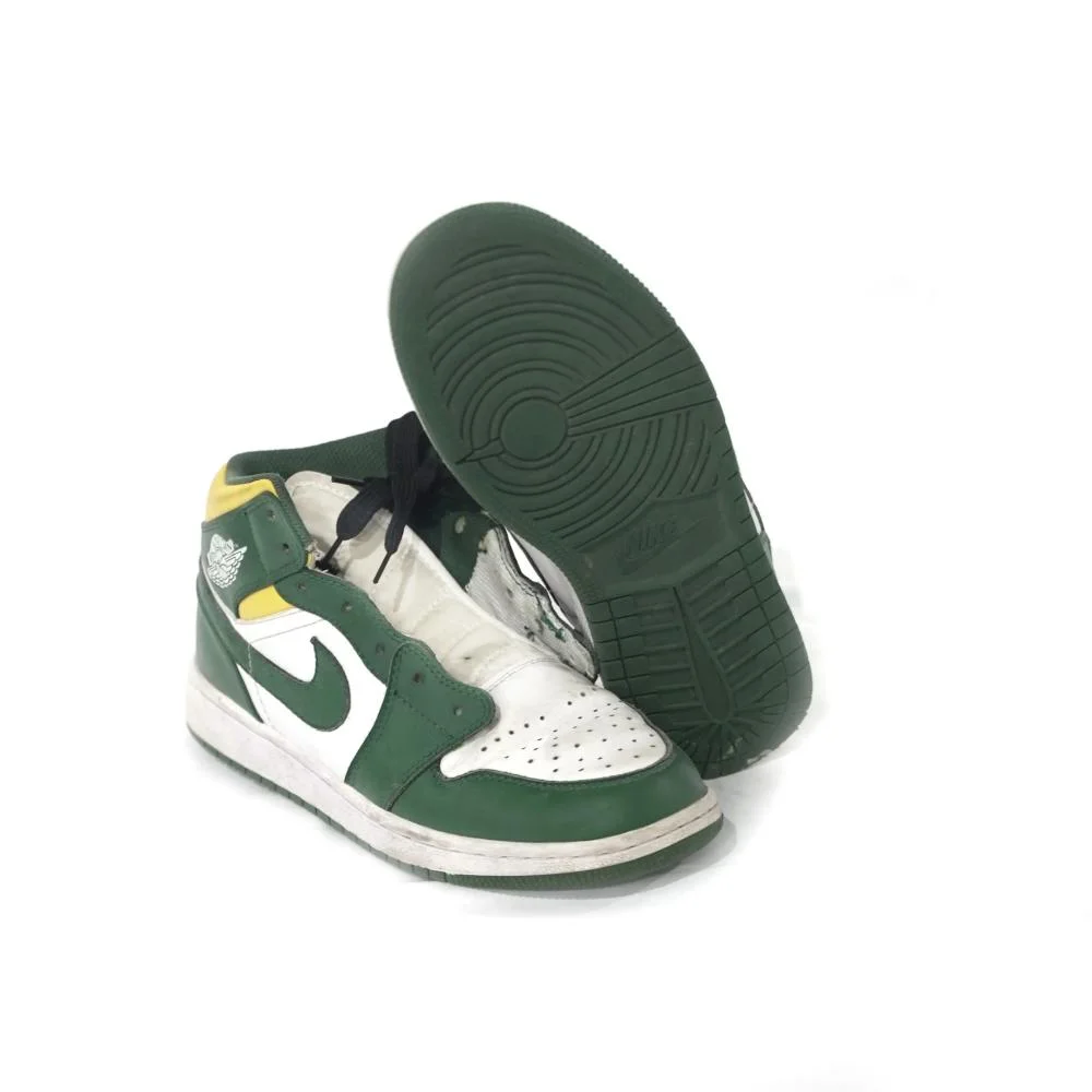 Mid-top Used Basketball Shoes in dark green